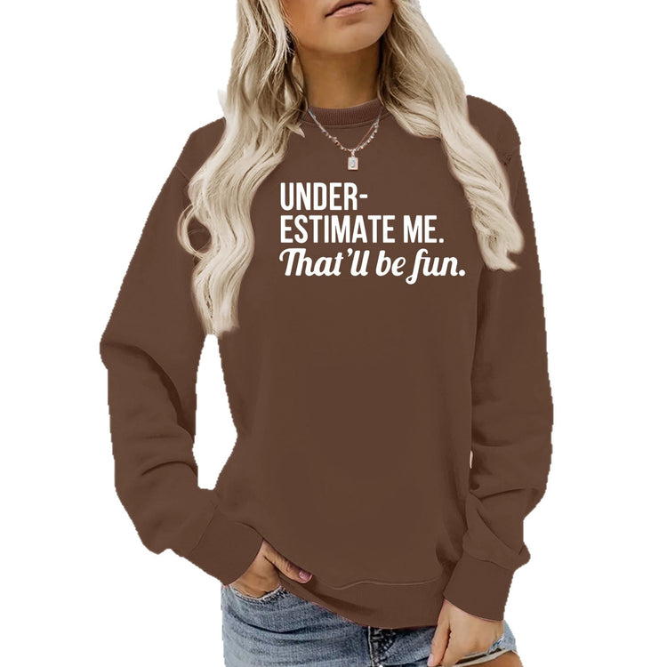 Feliratos női pulóver „Underestimate Me” mintával