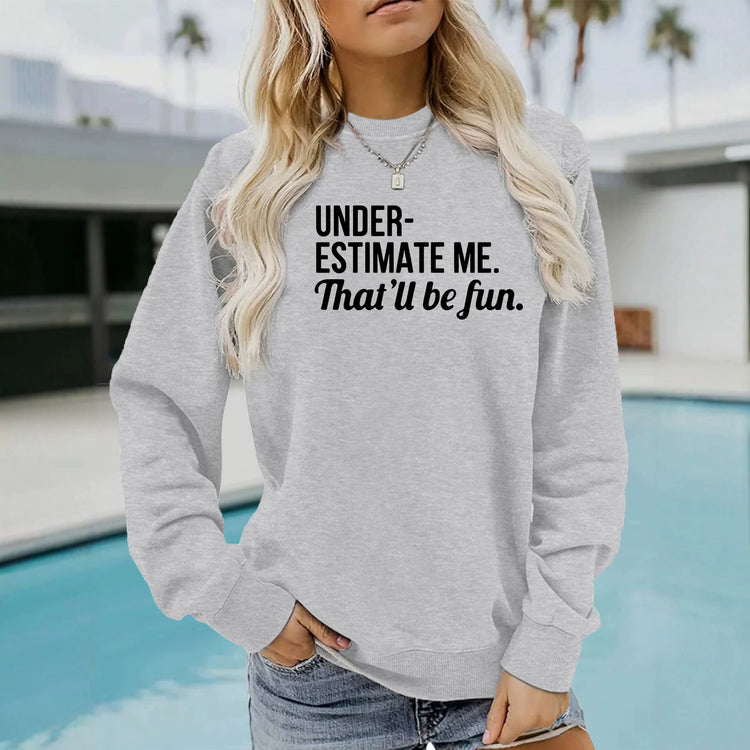 Feliratos női pulóver „Underestimate Me” mintával