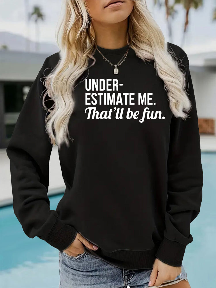 Feliratos női pulóver „Underestimate Me” mintával