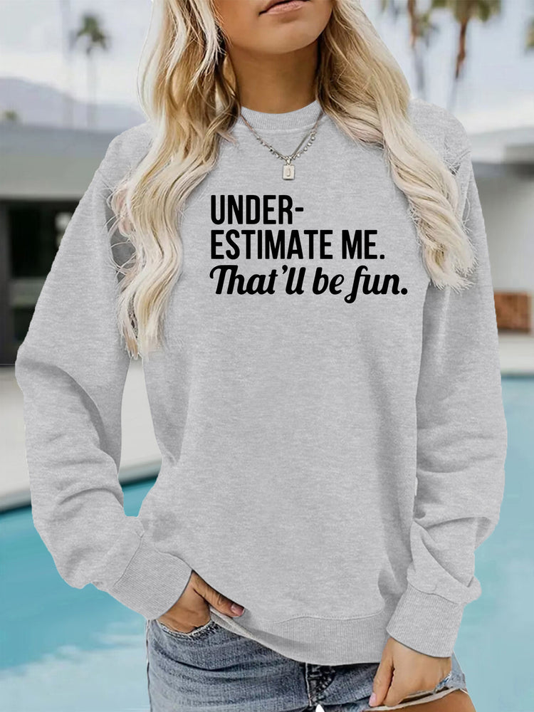 Feliratos női pulóver „Underestimate Me” mintával