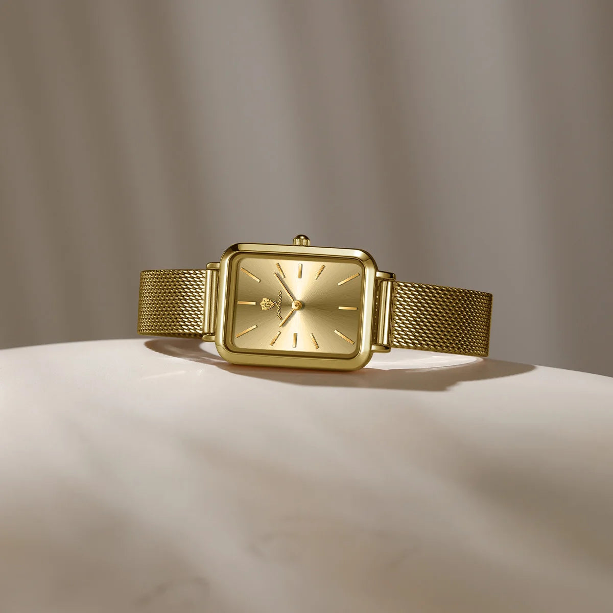 Gohuos 7824 women’s quartz watch with a rectangular case