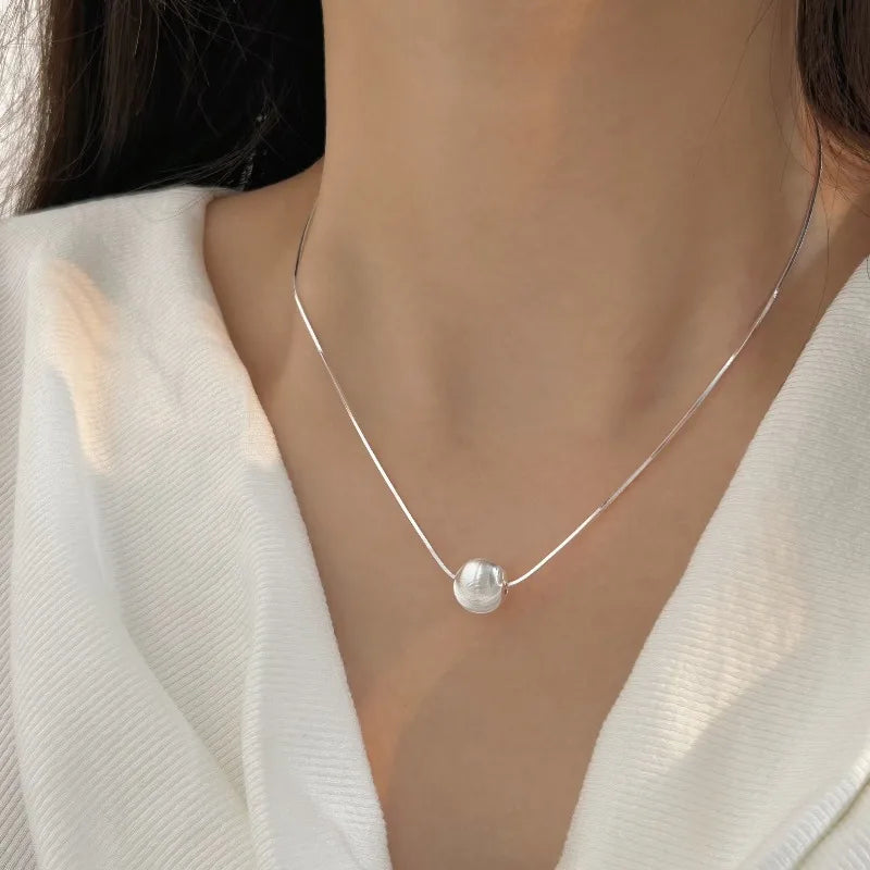 Women's silver necklace with a zirconia pendant