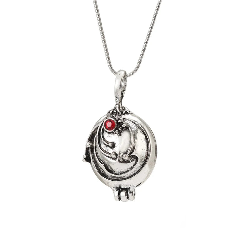 Antique silver-tone women's necklace with an ornate pendant