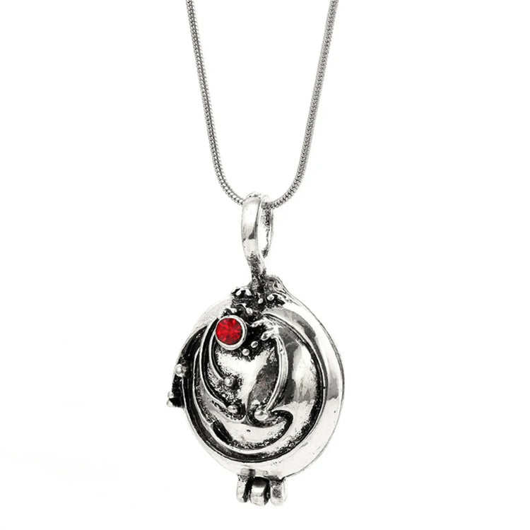 Antik ezüstszínű női nyaklánc díszes medállal